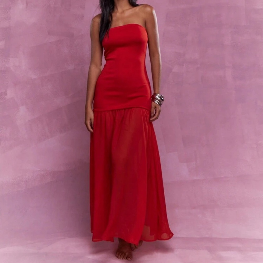 Elegant Red Strapless Dress